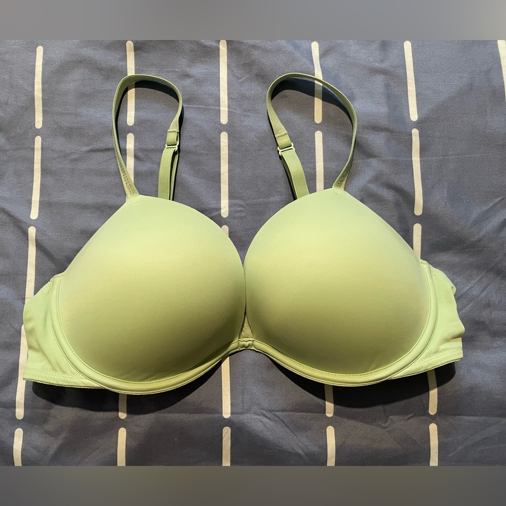 PINK Victoria’s Secret Wear Everywhere Super Push-Up Bra in Green - 38C